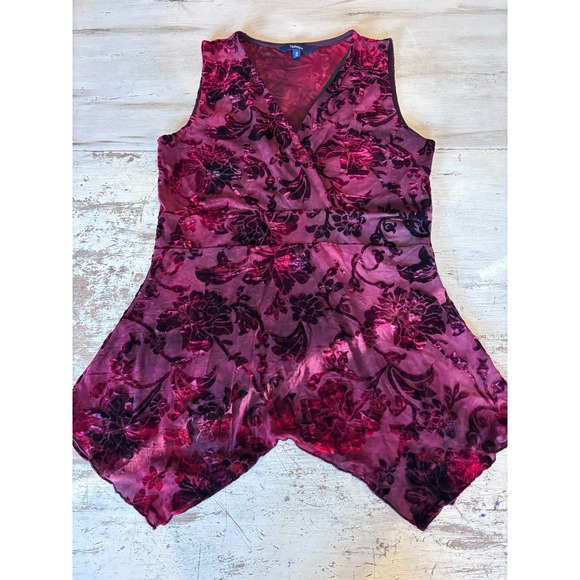 Reitmans Tops - Y2K Reitmans top women M burgundy velvet burnout floral sharkbite hem v-neck